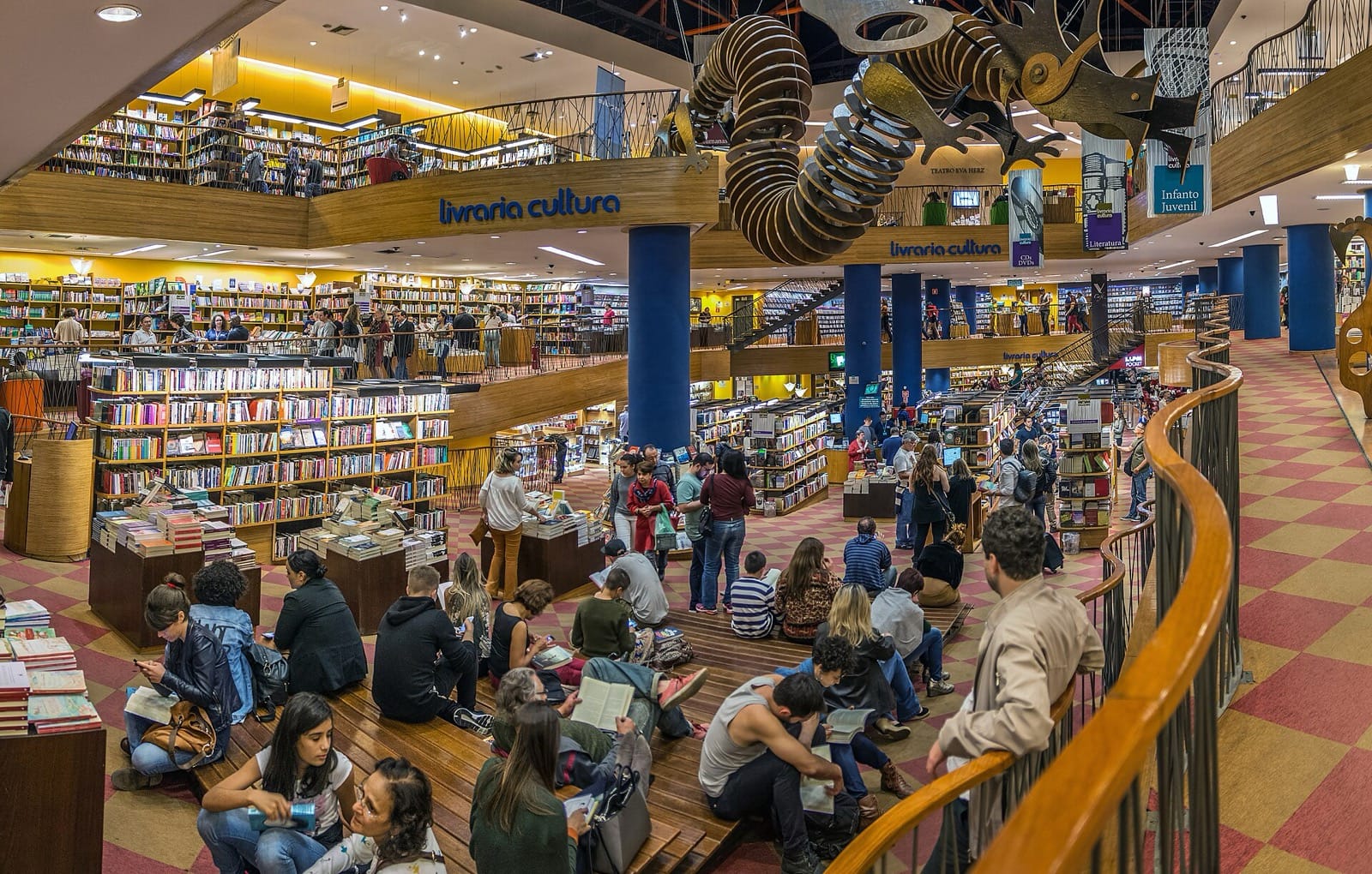 Readers on the floor and stairs of the Livraria Cultura bookshop on Avenida Paulista in São Paulo