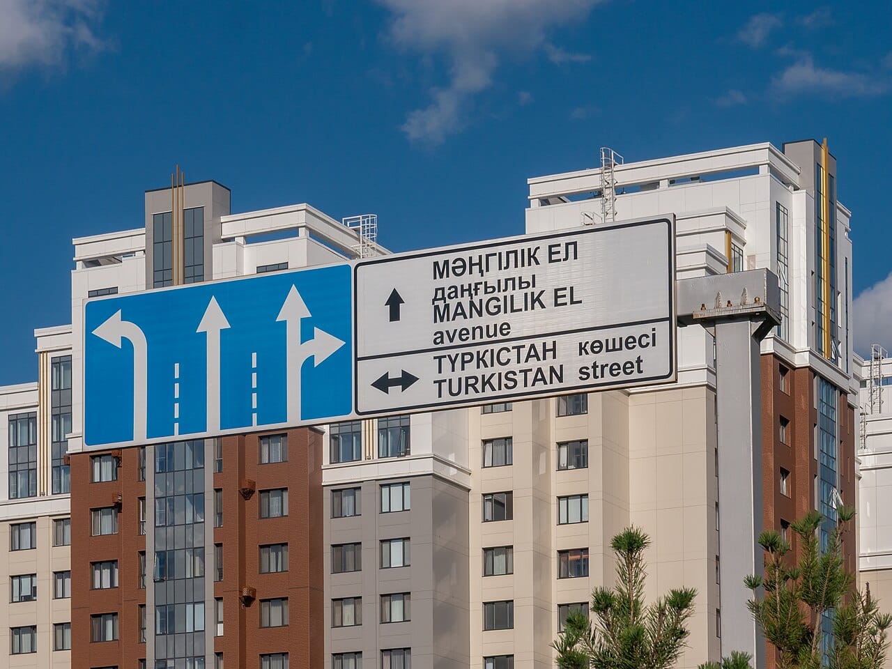 A street sign lettered in two languages