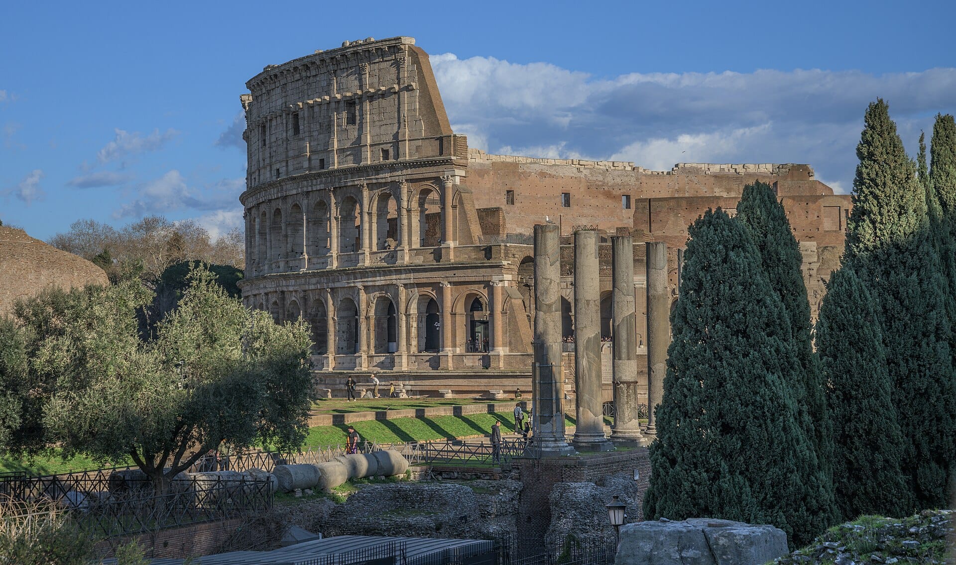 The Colosseum and the standing columns of the Roman Forum
