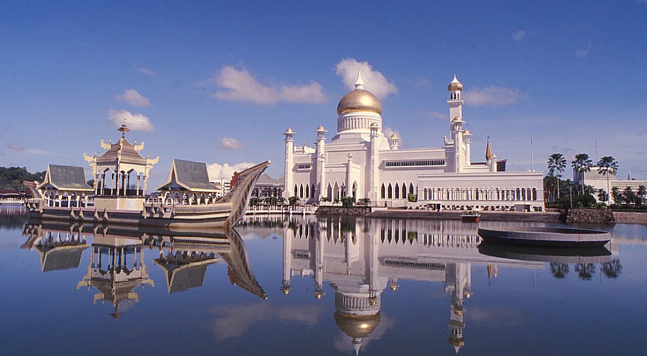 Omar Ali Saifuddien Mosque and the ceremonial barge beside its lagoon in Bandar Seri Begawan