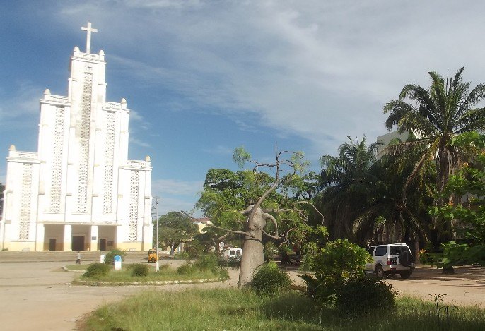 The cathedral and surrounding streetscape in Mahajanga