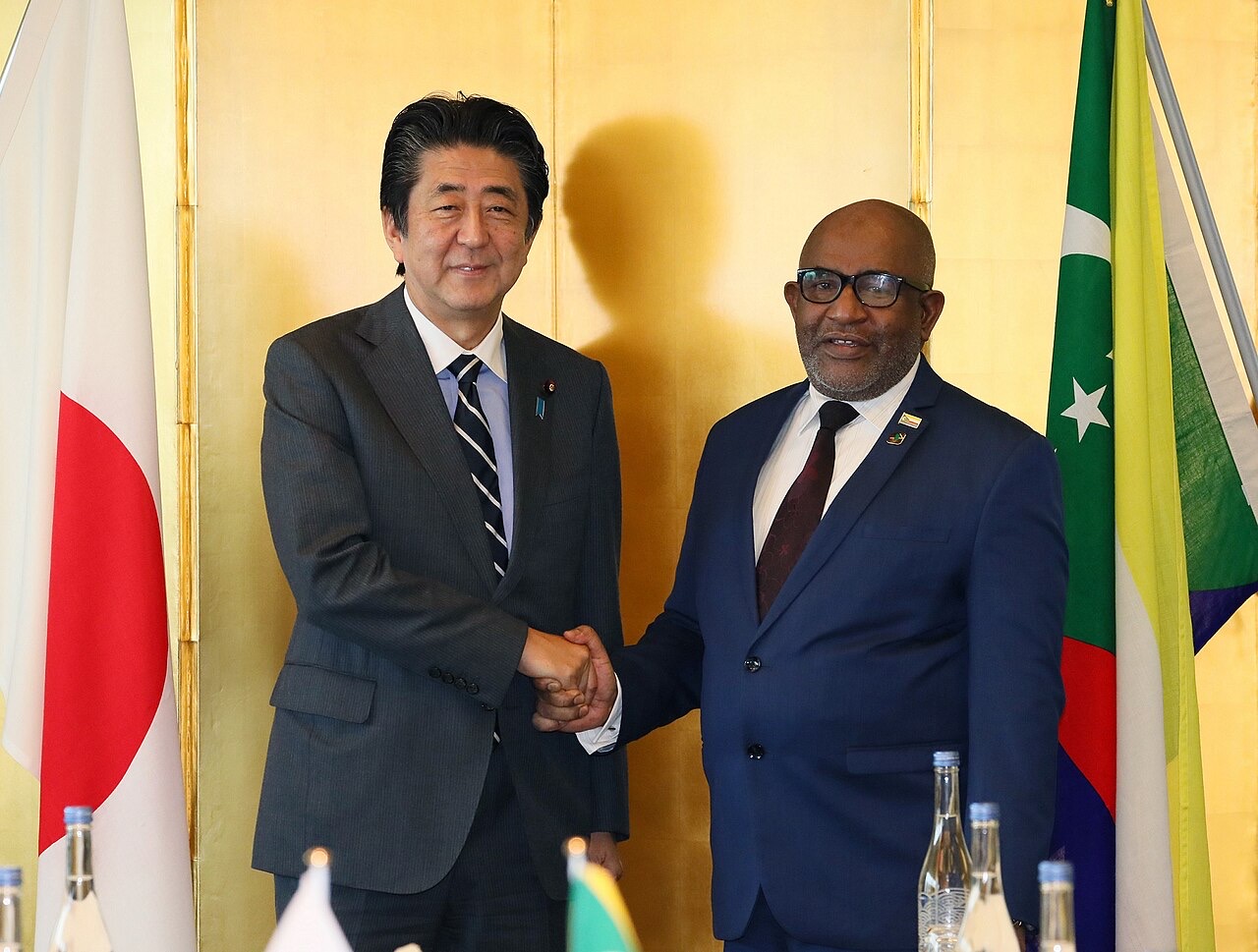 Azali Assoumani representing Comoros in a meeting with Shinzo Abe