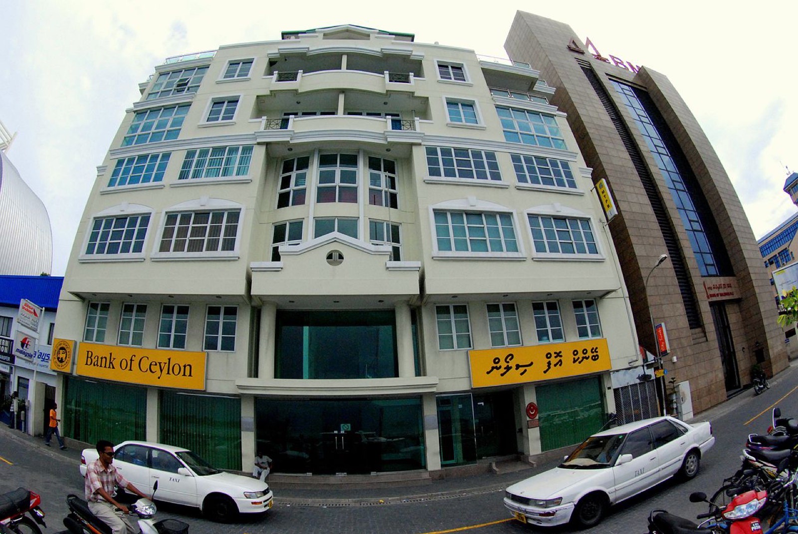 Dhivehi and English lettering outside banks in Malé, Maldives