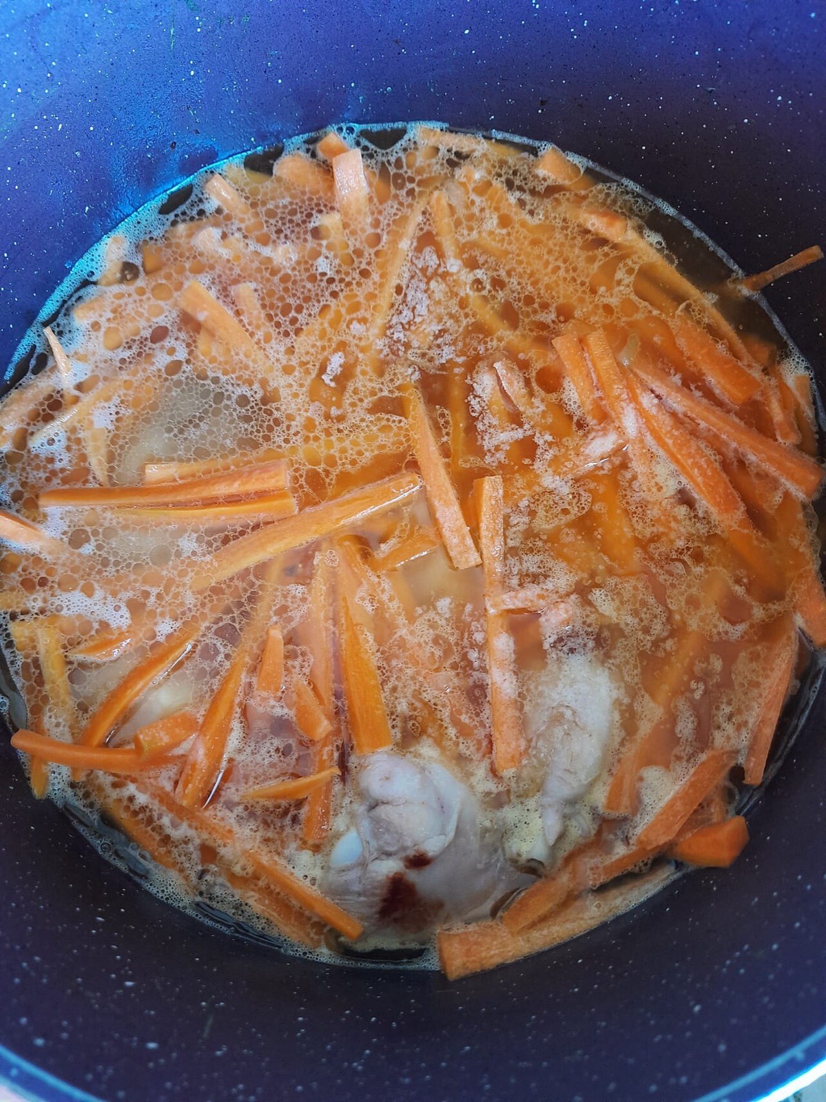 Preparing palow, a traditional Turkmen rice dish