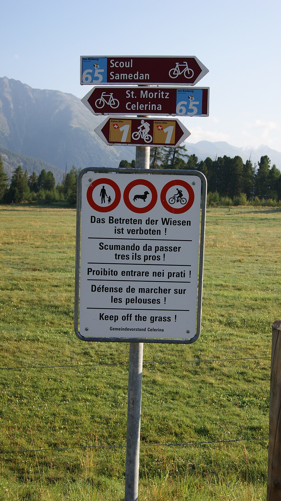 A multilingual sign in Celerina, in the Swiss canton of Graubünden
