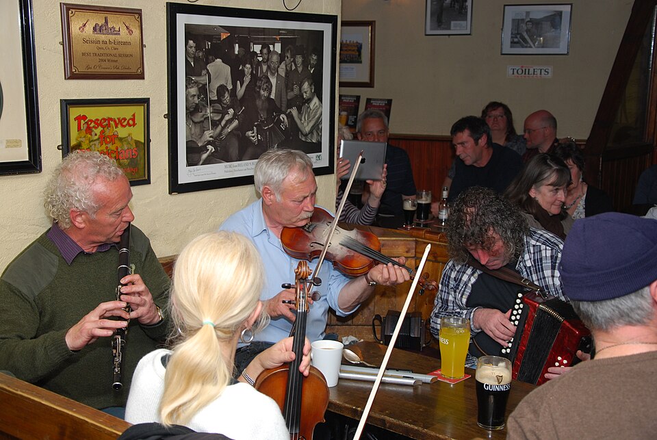 Musicians playing in Gus O’Connor’s pub in Doolin, Ireland