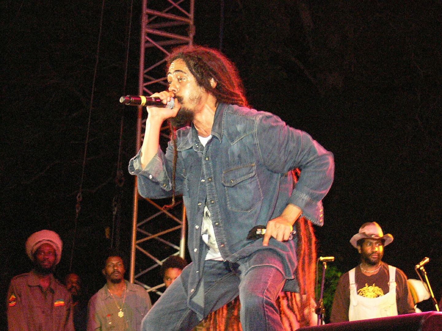 Damian Marley performing at Smile Jamaica in 2008