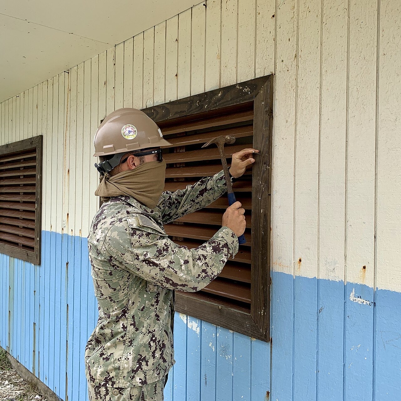 Classroom repairs at Ennibur Elementary School, Marshall Islands