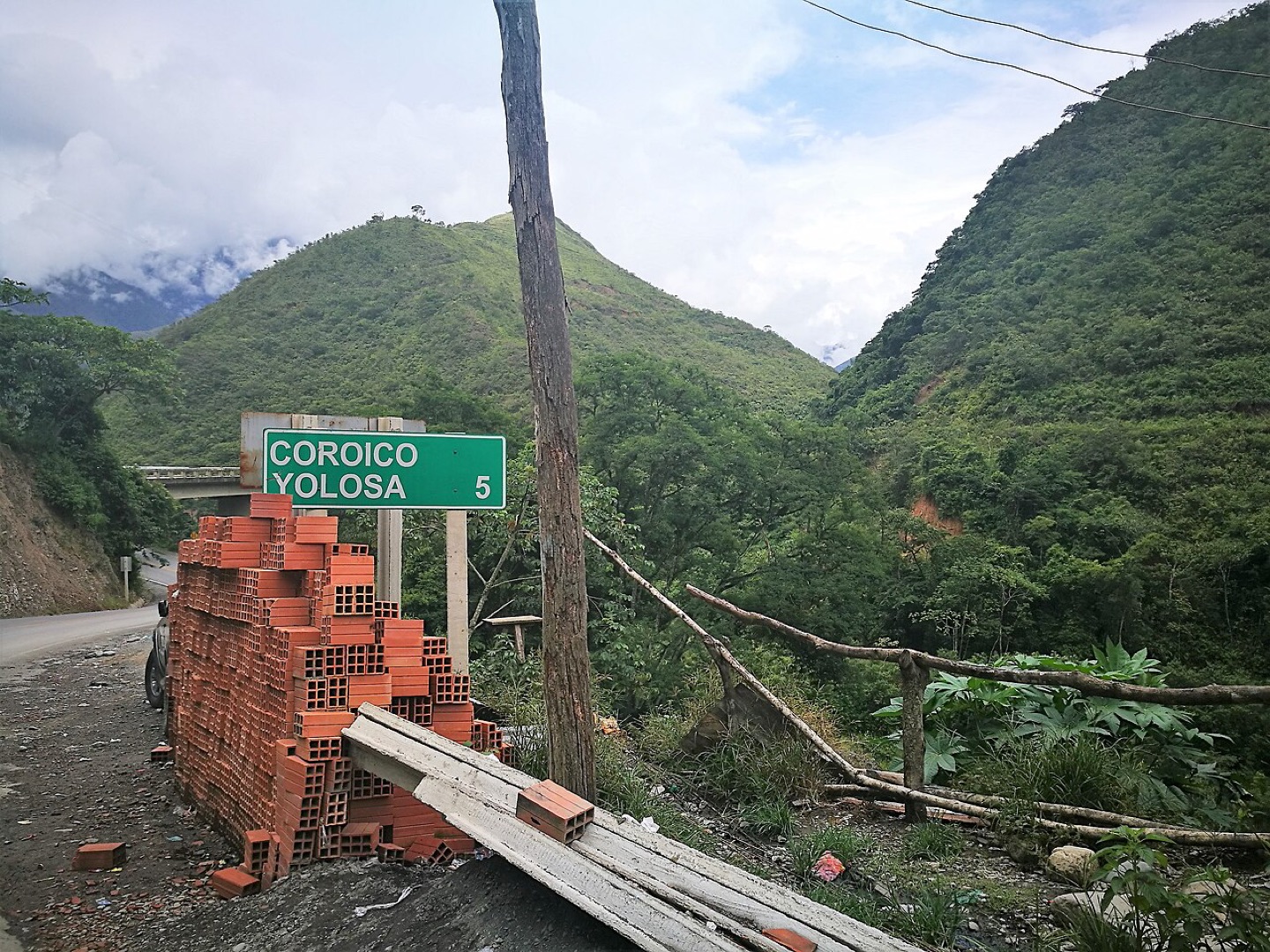 Lettering on a sign in Bolivia