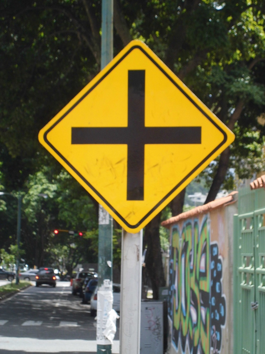 A road sign at an intersection in Venezuela