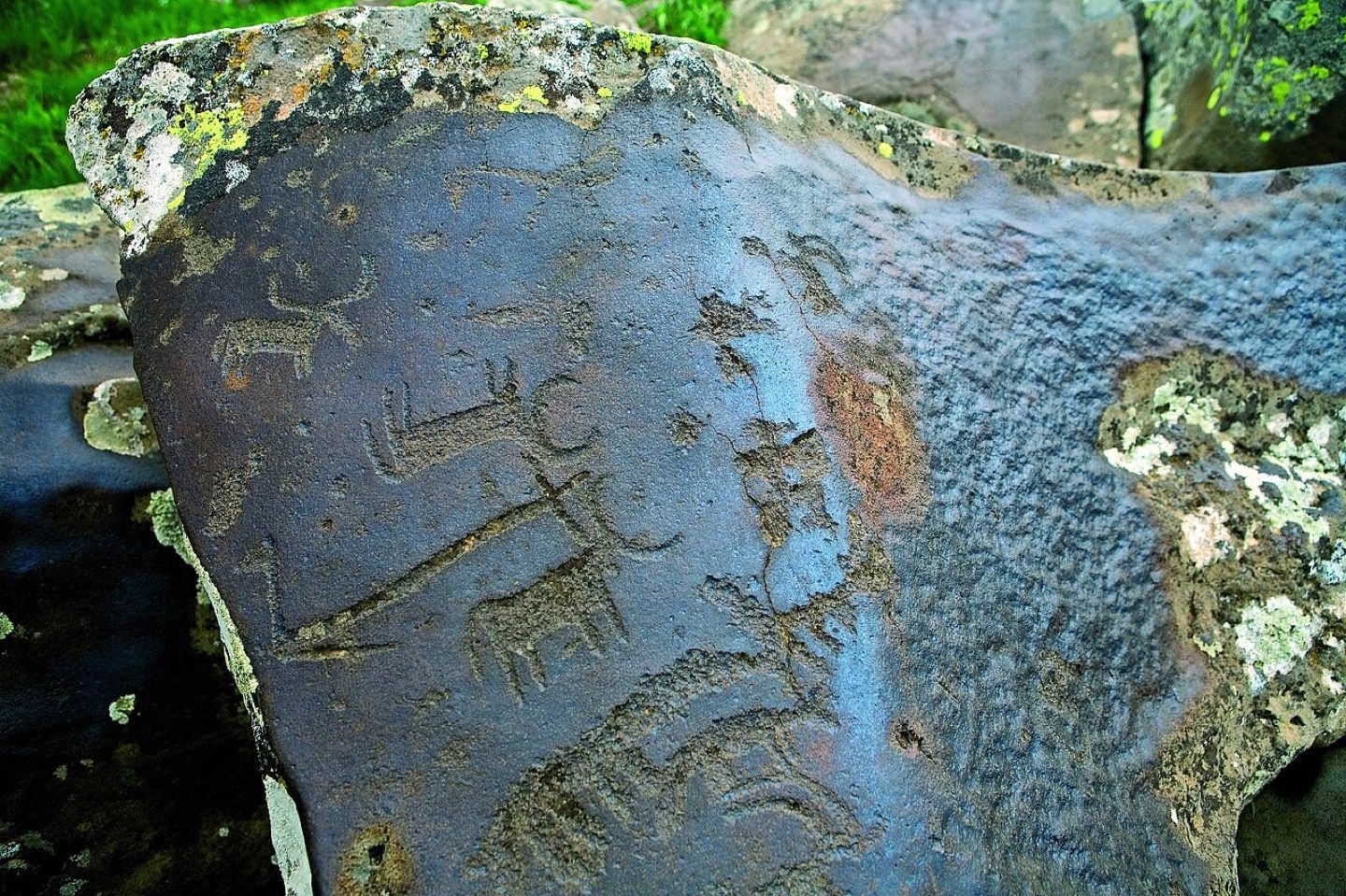 Rock carvings near Ukhtasar