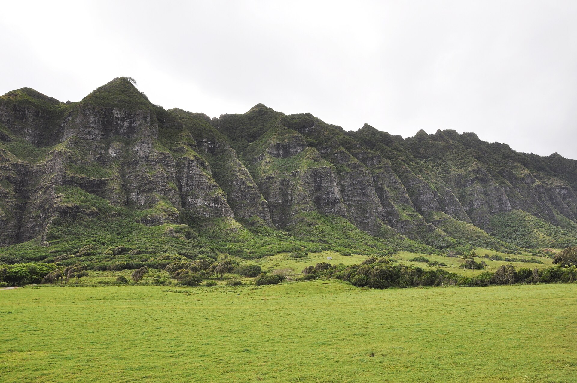 Green mountains and pasture at Kualoa Ranch on Oʻahu, Hawaii