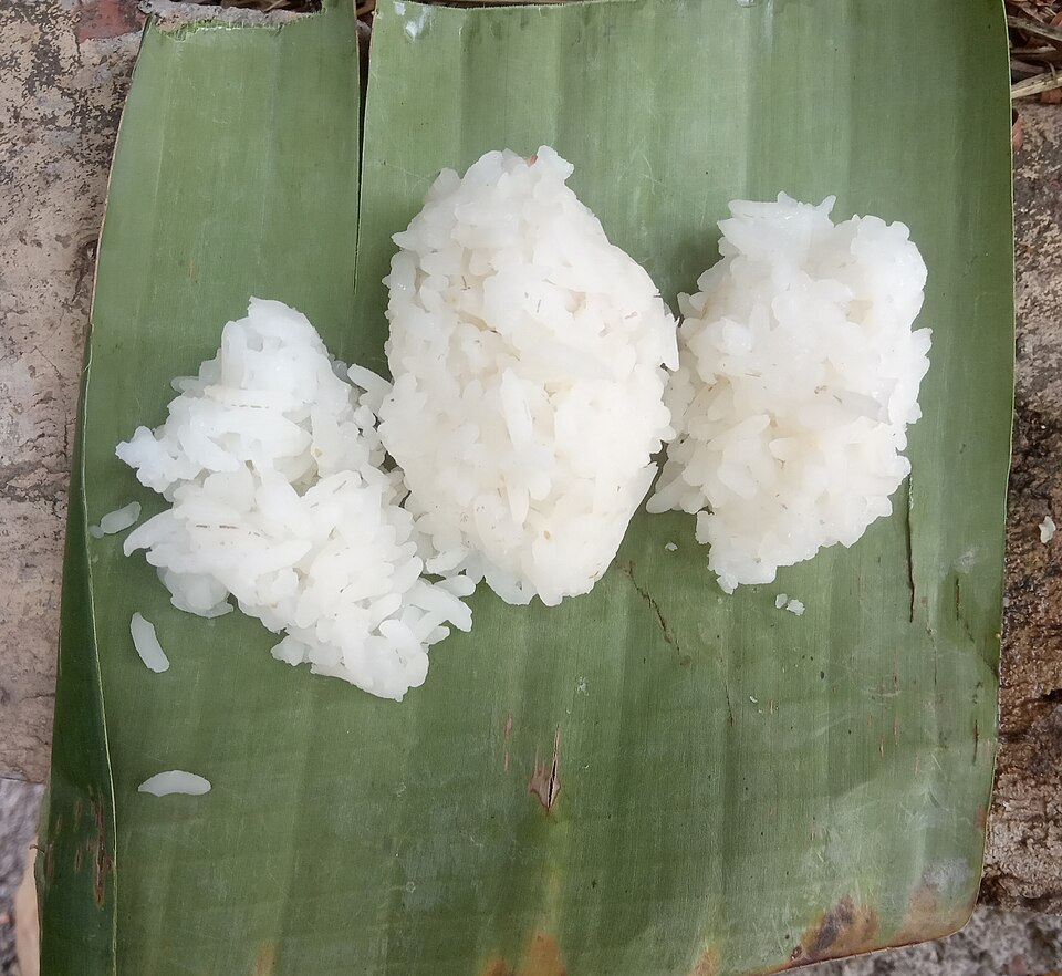Chak chatum, hand-pressed rice served on a banana leaf