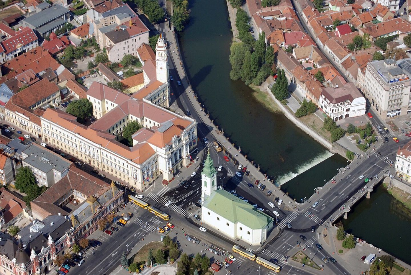 The town hall and centre of Oradea