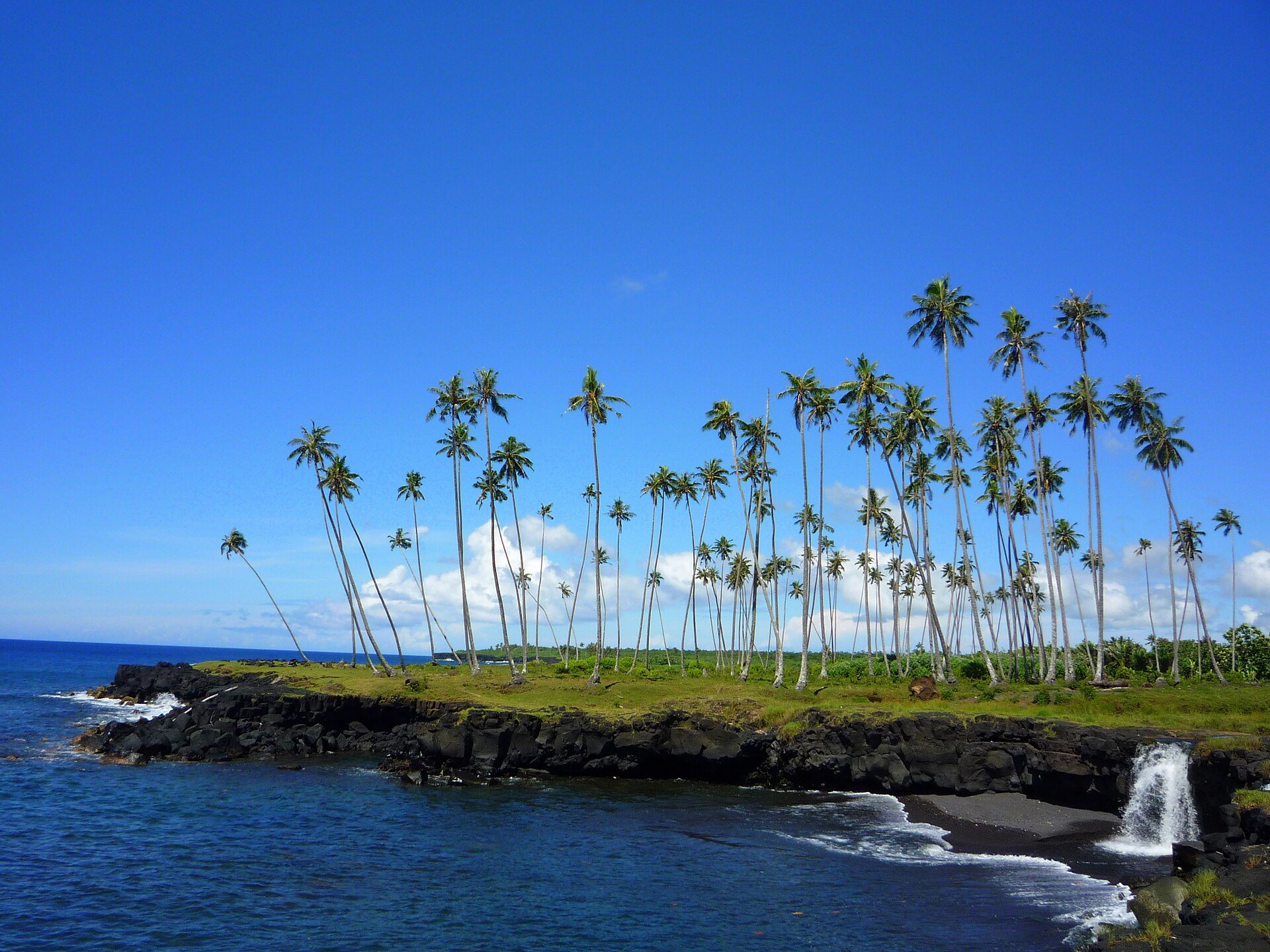 Mu Pagoa waterfall meeting the coast on Savaiʻi, Samoa